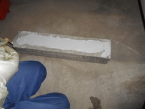 接着剤塗布作業(1)